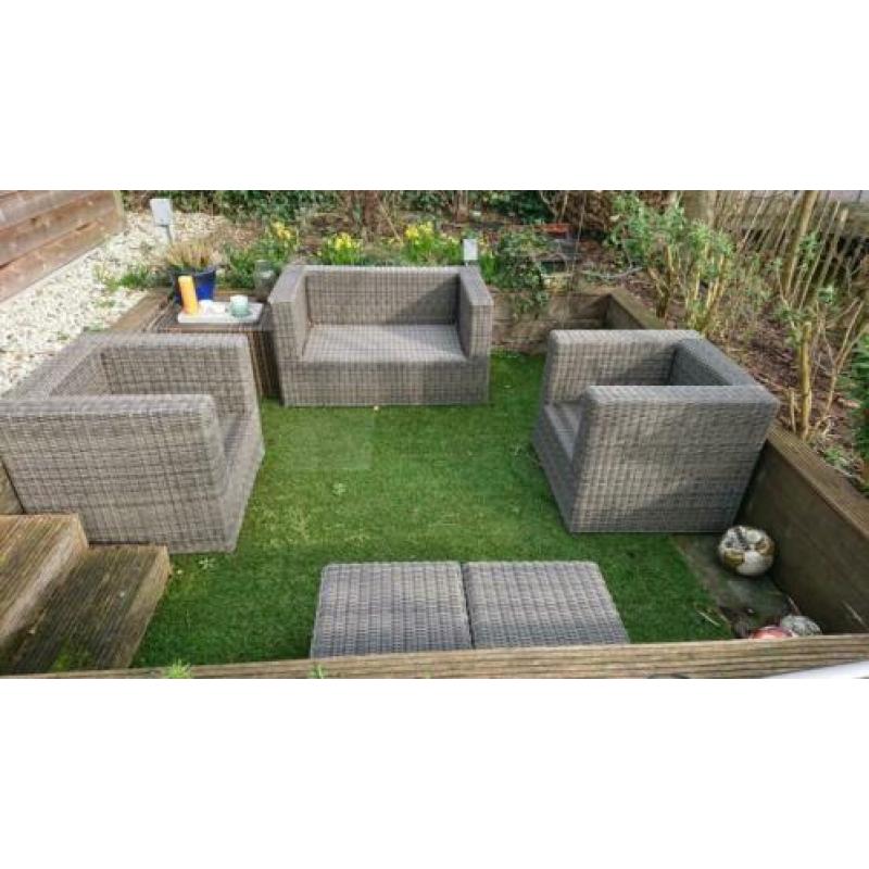 Zeer mooie tuinset loungeset. Ronde wicker