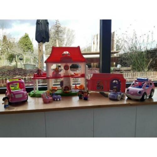 Little People huis met 3 auto 's en diverse speelfiguren