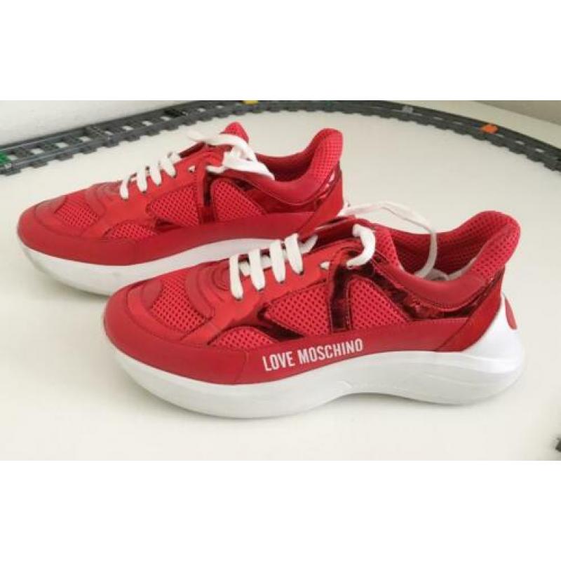 Sneakers Moschino rood met glans maat 38