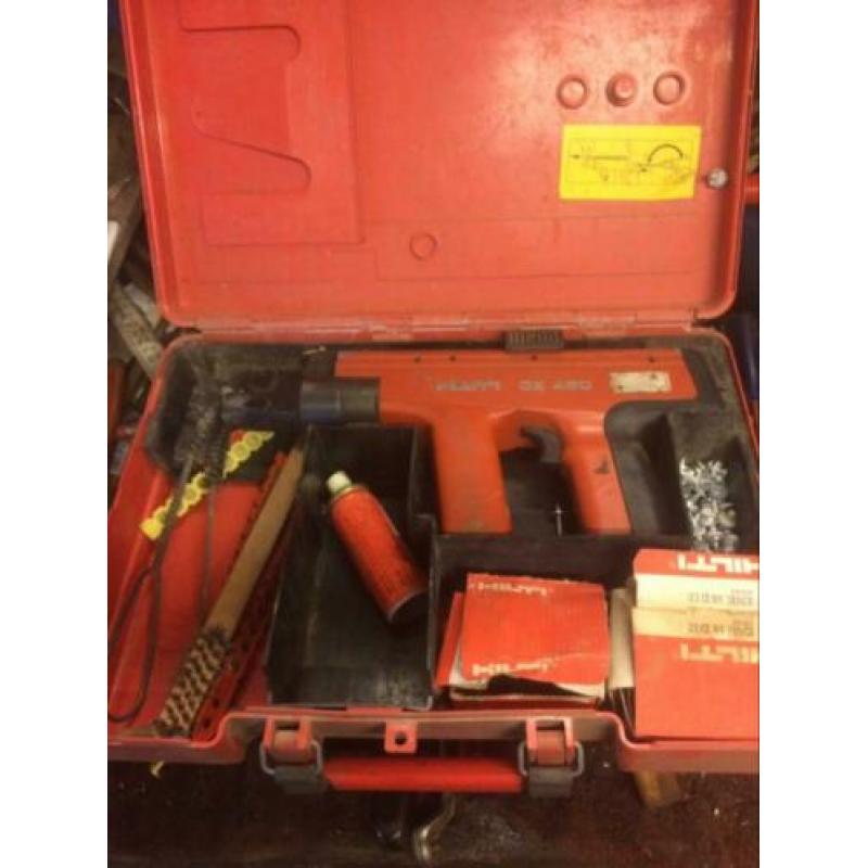 Te koop Hilti schiethamer in goede staat.