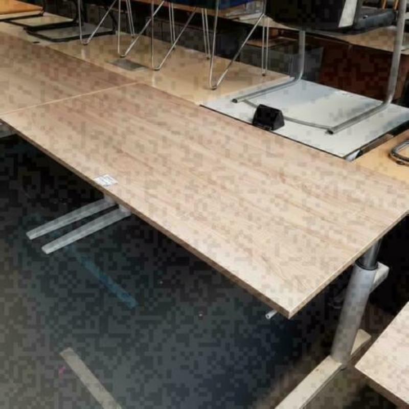 Prachtige slingerbureau's 160x80 cm met eiken blad wit frame