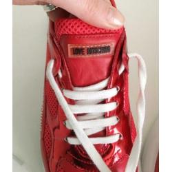 Sneakers Moschino rood met glans maat 38