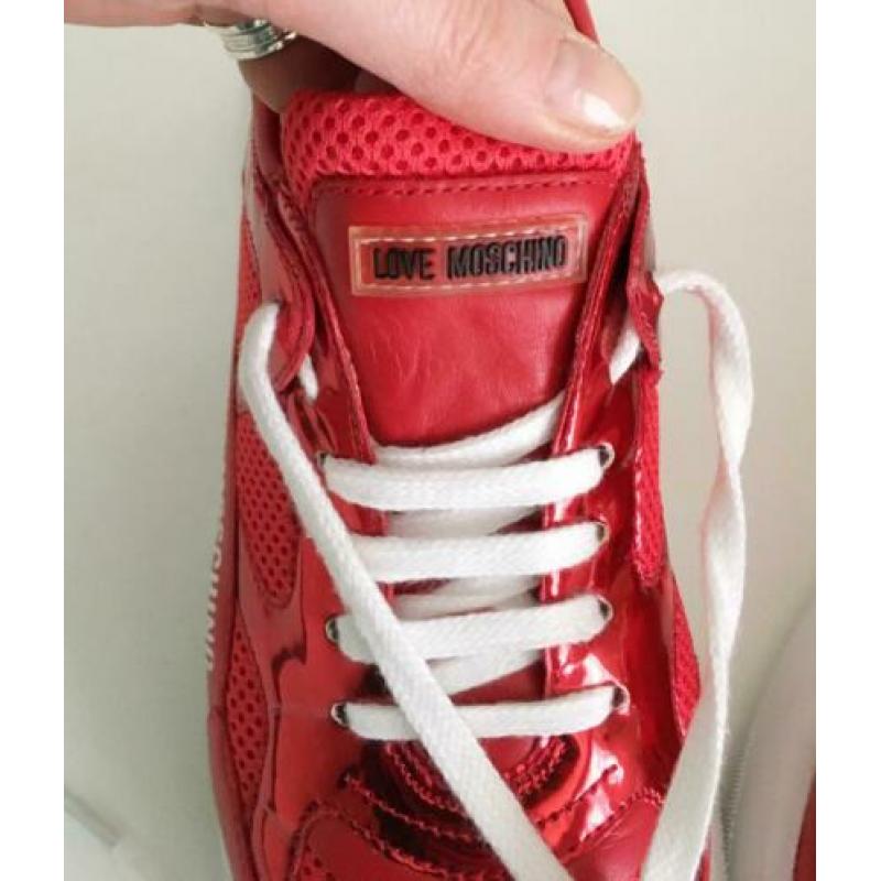 Sneakers Moschino rood met glans maat 38