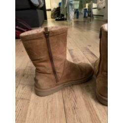 Ugg halfhoog chestnut met rits mt 40,5