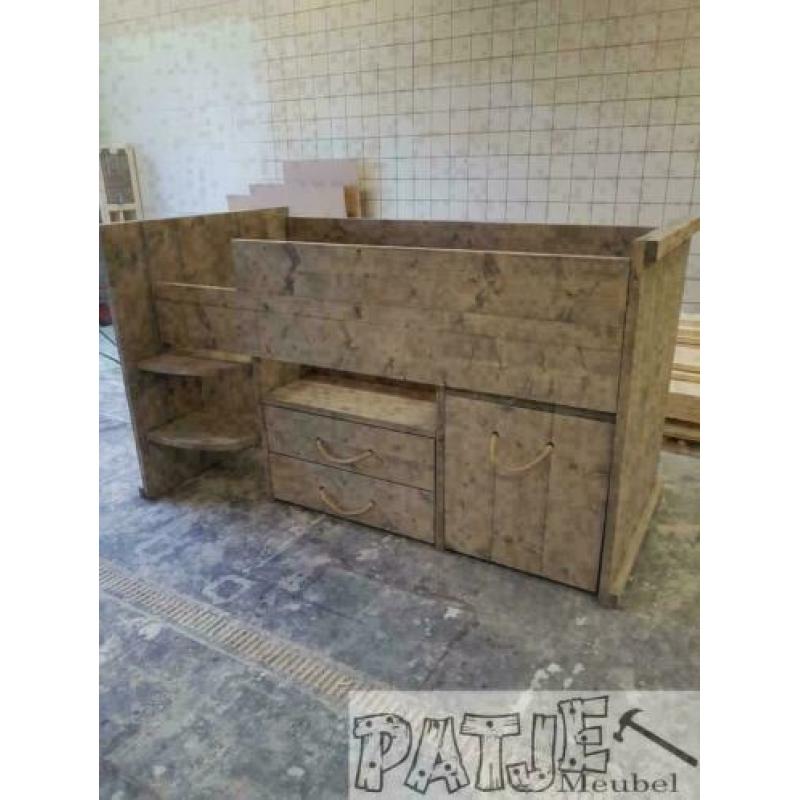 half hoogslaper met kast/lades en bureau gratis bezorgen.