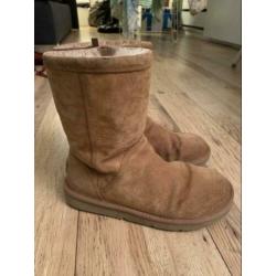 Ugg halfhoog chestnut met rits mt 40,5