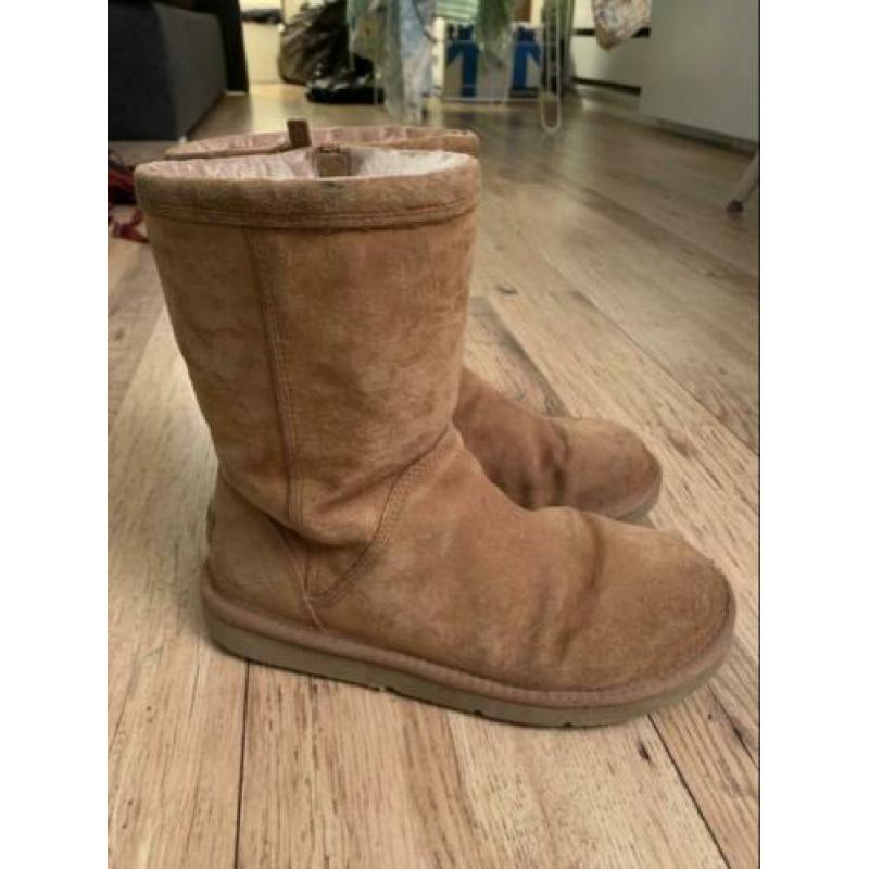 Ugg halfhoog chestnut met rits mt 40,5