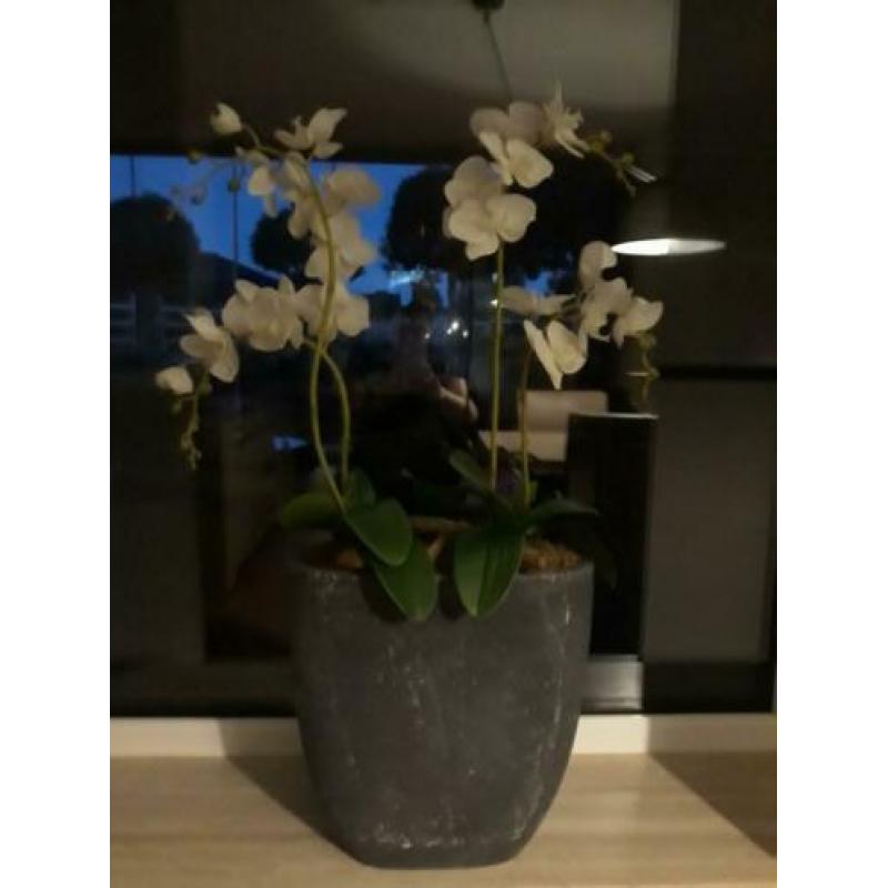 2 kunstbloemen in 1 bloempot