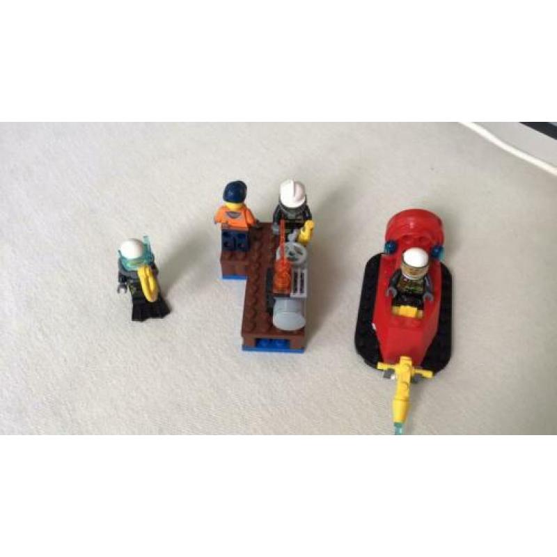 Lego city 60106 brandweer set met 4 minifiguren en bb.