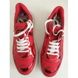 Sneakers Moschino rood met glans maat 38
