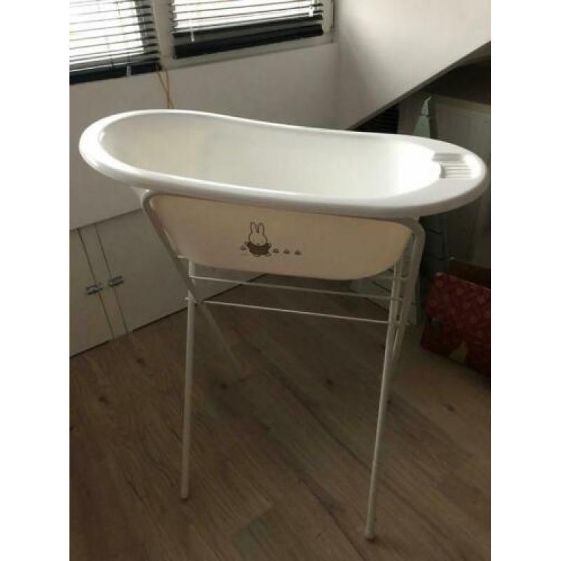 Nijntje bad en standaard bebe- jou