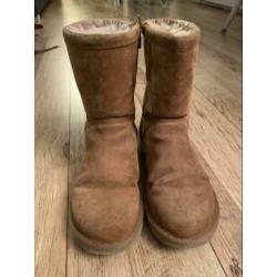 Ugg halfhoog chestnut met rits mt 40,5