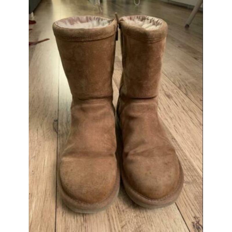 Ugg halfhoog chestnut met rits mt 40,5