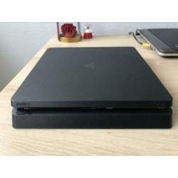 Te Koop PS4 Slim 500GB Black met Garantie + 2 Controllers