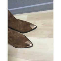 Lola Cruz enkellaarsjes mt 40 cognac kleur