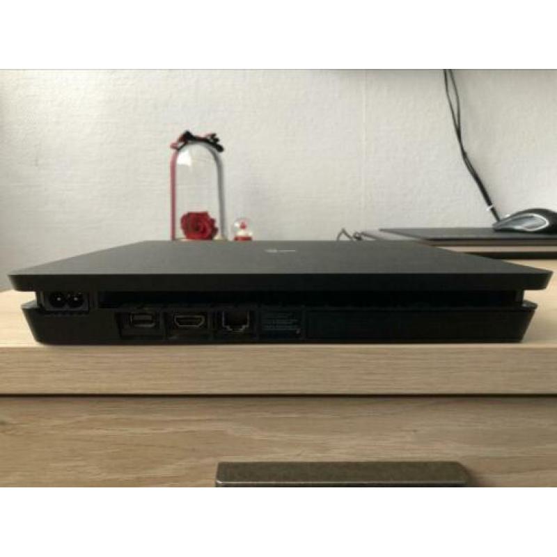 Te Koop PS4 Slim 500GB Black met Garantie + 2 Controllers