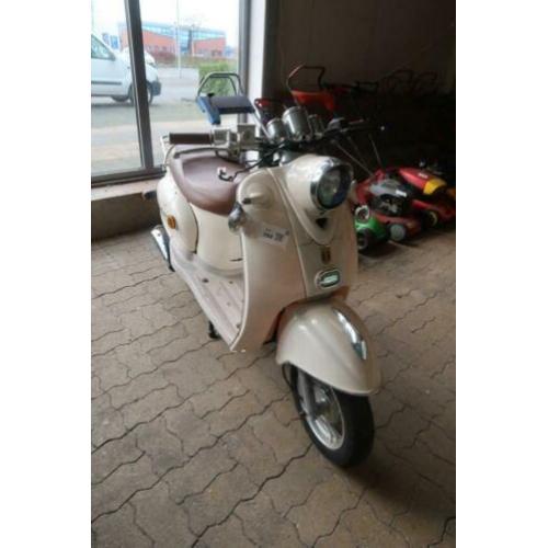 Veel scooters en brommers online in de veiling