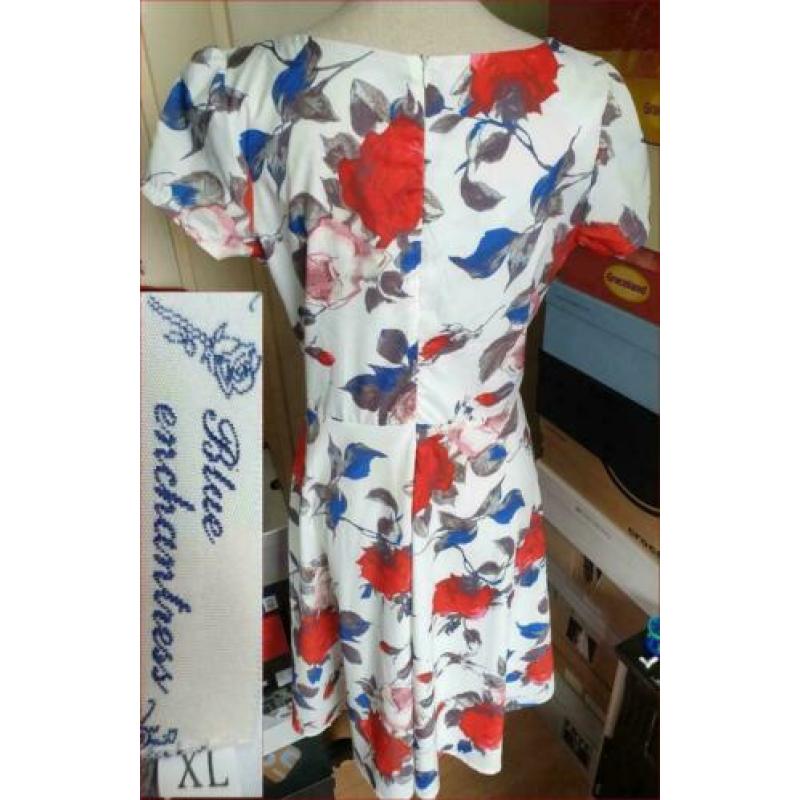 BLUE ENCHANTRESS gebloemde jurk maat ca. M/L nieuw