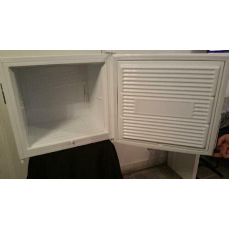 Zo goed als nieuw Zanussi mini vrieskast werkt Perfect