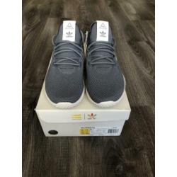 Adidas Pharrel Williams grijs 39