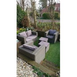 Zeer mooie tuinset loungeset. Ronde wicker