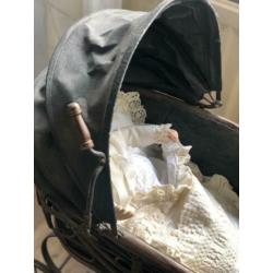Antieke speelgoed kinderwagen