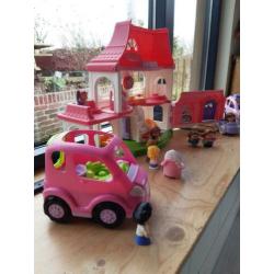 Little People huis met 3 auto 's en diverse speelfiguren
