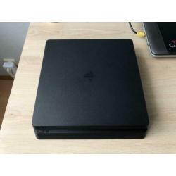 Te Koop PS4 Slim 500GB Black met Garantie + 2 Controllers