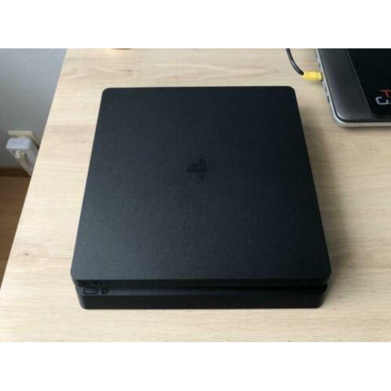 Te Koop PS4 Slim 500GB Black met Garantie + 2 Controllers