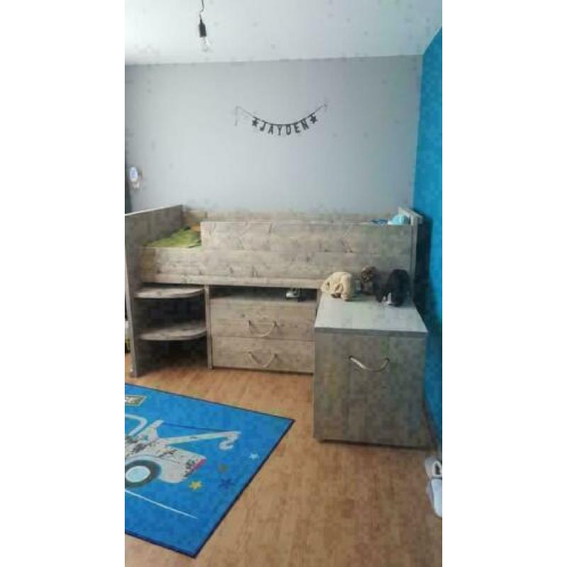 half hoogslaper met kast/lades en bureau gratis bezorgen.