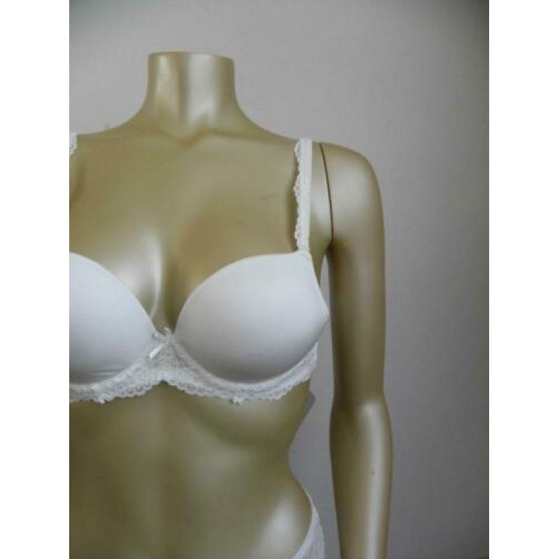 Nieuw setje van Lingadore, bh maat 65B en slip en string S