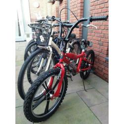 Partij kinder fietsen 15stuks prijs 100euro vast