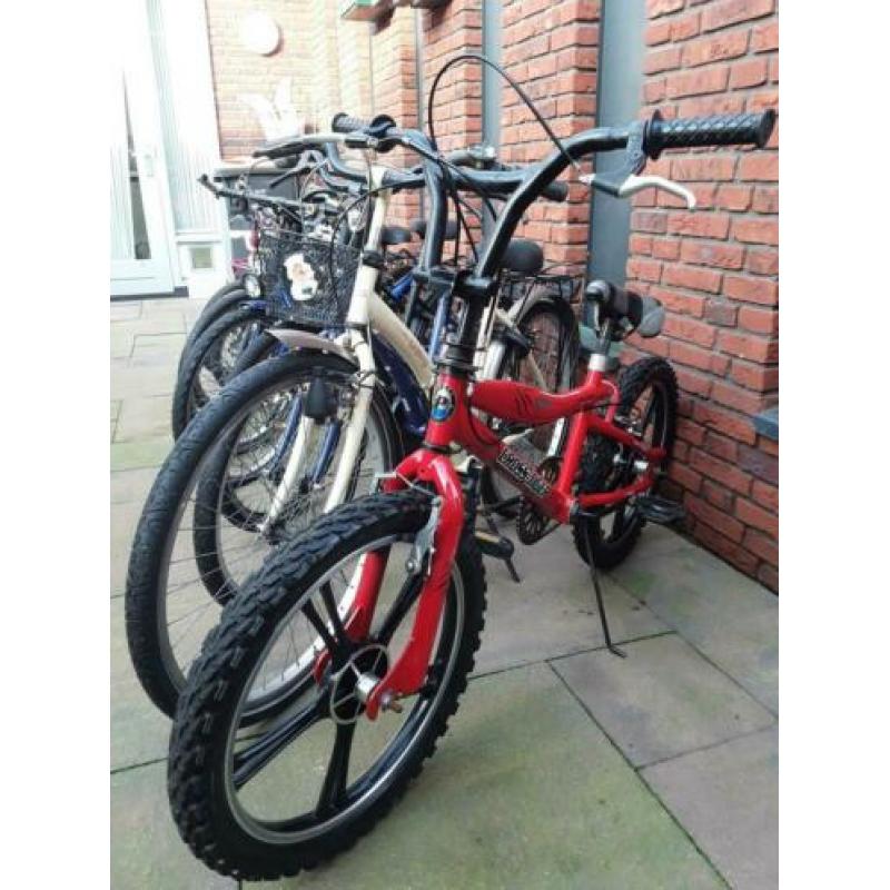 Partij kinder fietsen 15stuks prijs 100euro vast
