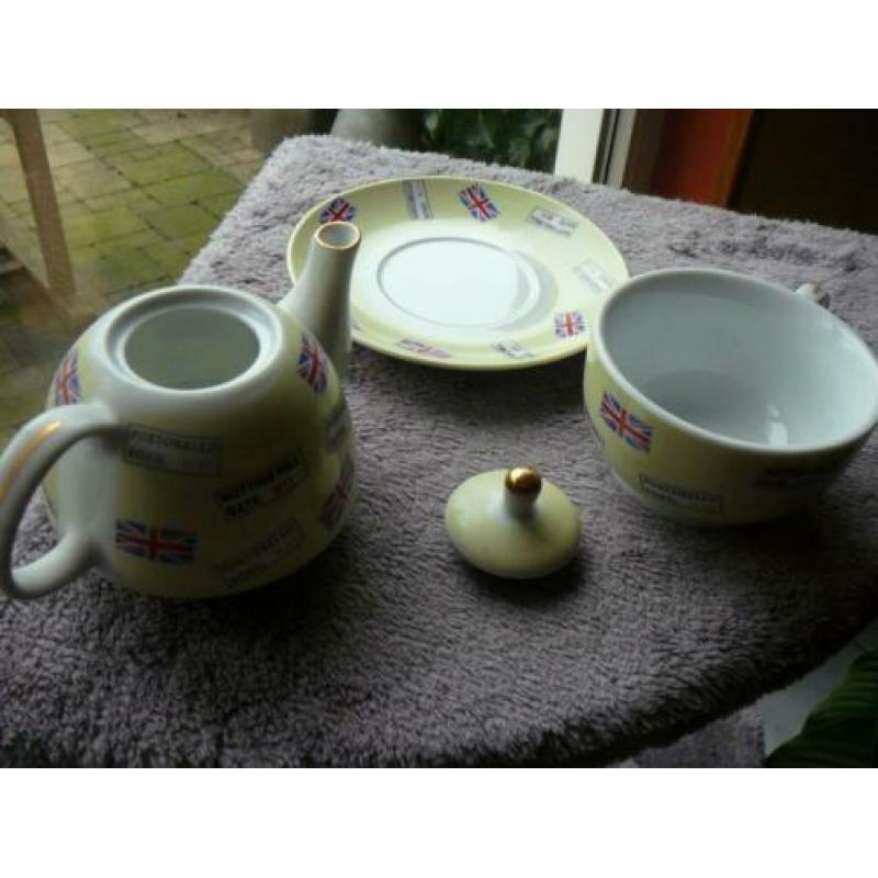 Carter Pottery setje, theepotje en kop en schotel in 1