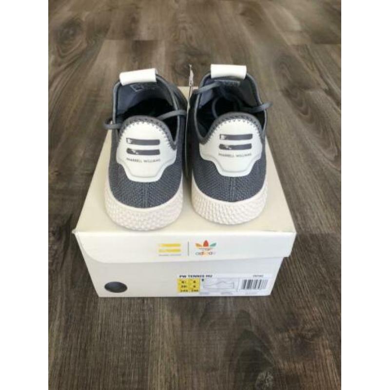 Adidas Pharrel Williams grijs 39