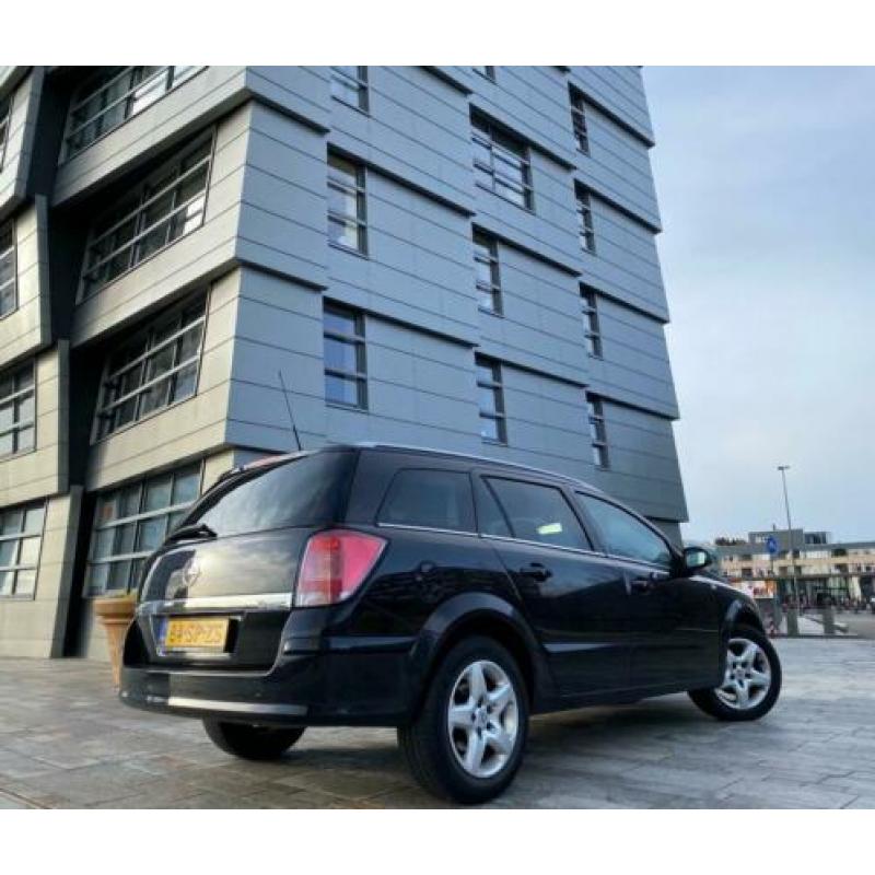 Opel Astra Wagon 1.6 Executive NAVI - CRUISE