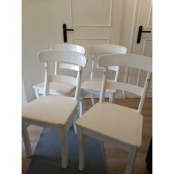 Houten stoelen