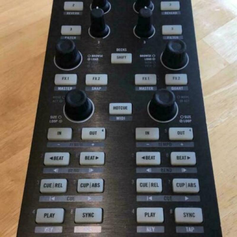Traktor Kontrol X1 met case
