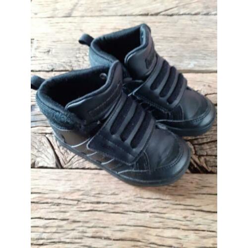Adidas sneakers schoenen jongen maat 22 zwart