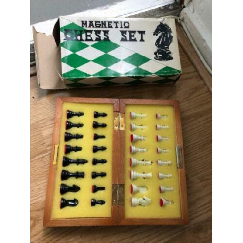 Leuk Houten schaaksetje