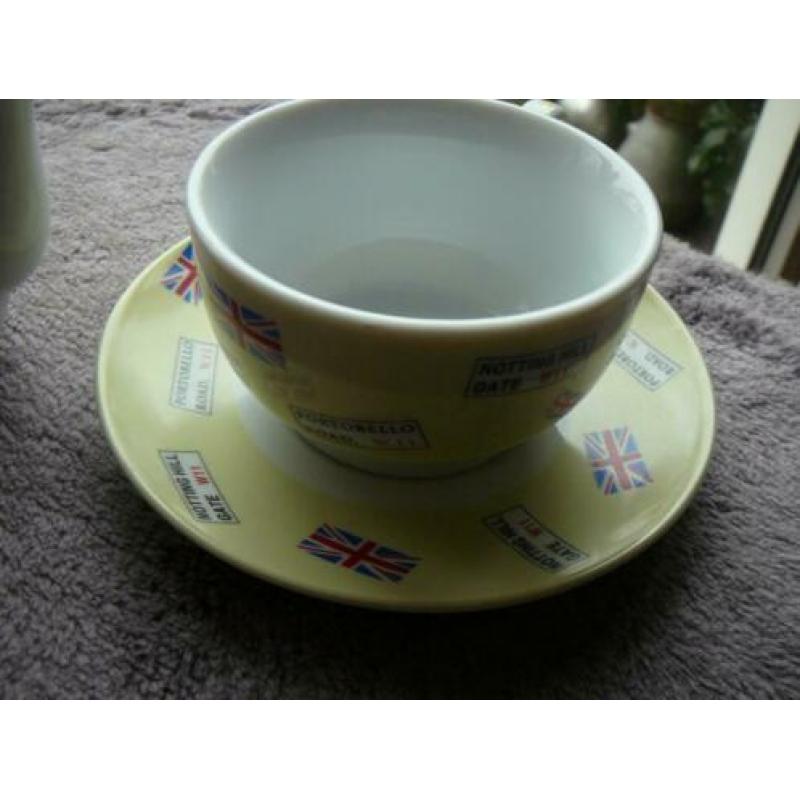Carter Pottery setje, theepotje en kop en schotel in 1