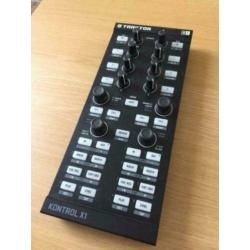 Traktor Kontrol X1 met case
