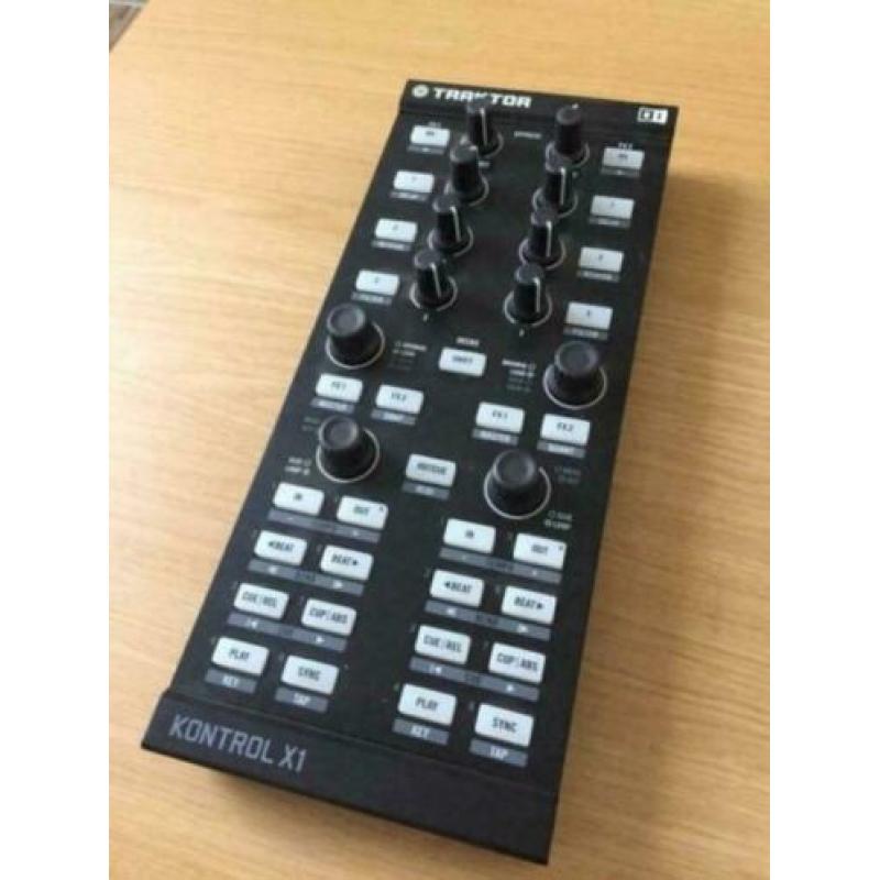 Traktor Kontrol X1 met case