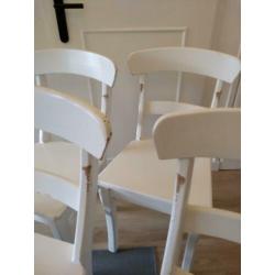 Houten stoelen