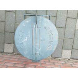 Oude zinken vuilnisemmer van de Gemeente Enschede