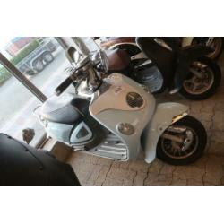 Veel scooters en brommers online in de veiling