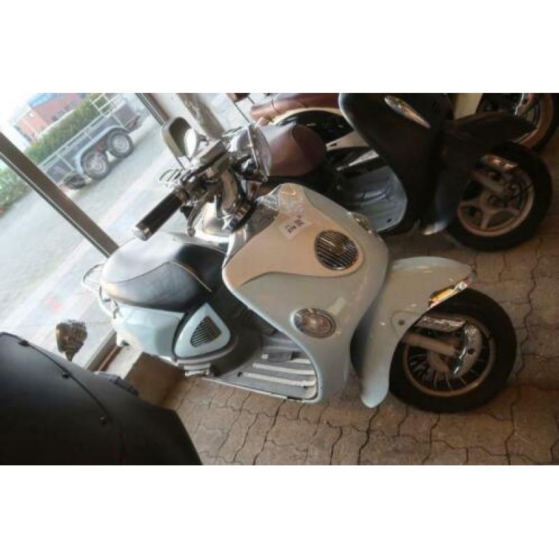 Veel scooters en brommers online in de veiling