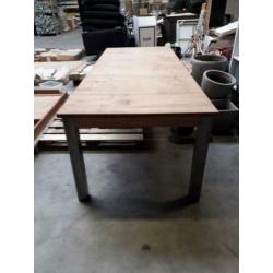 Eetkamertafel