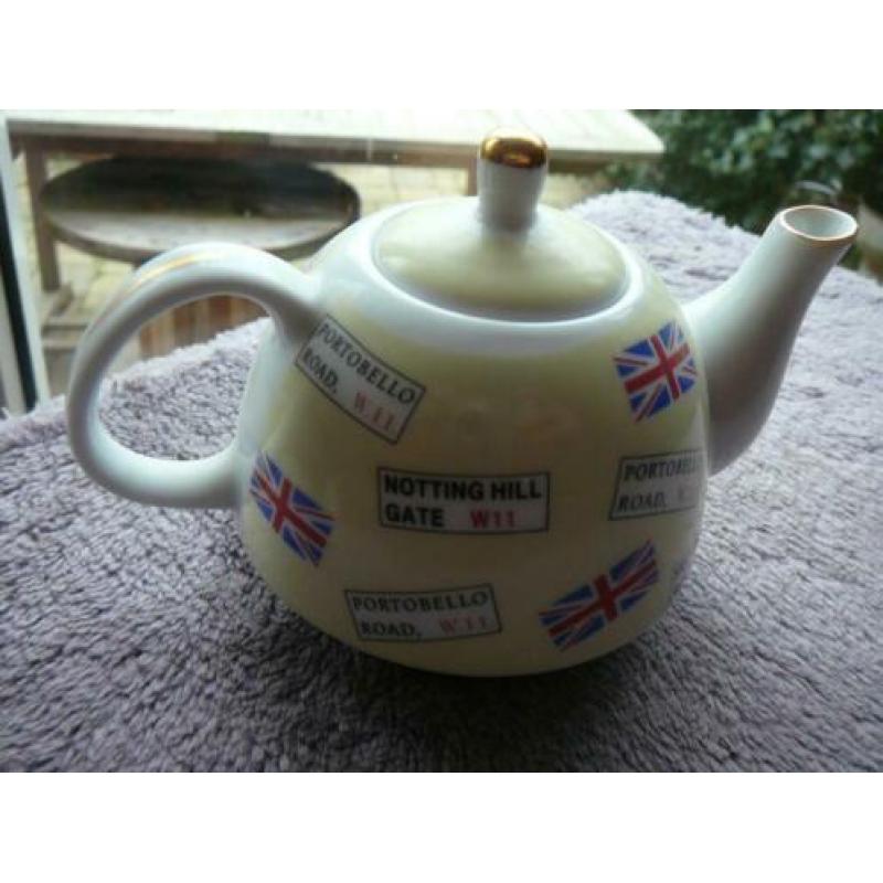 Carter Pottery setje, theepotje en kop en schotel in 1