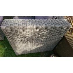 Zeer mooie tuinset loungeset. Ronde wicker